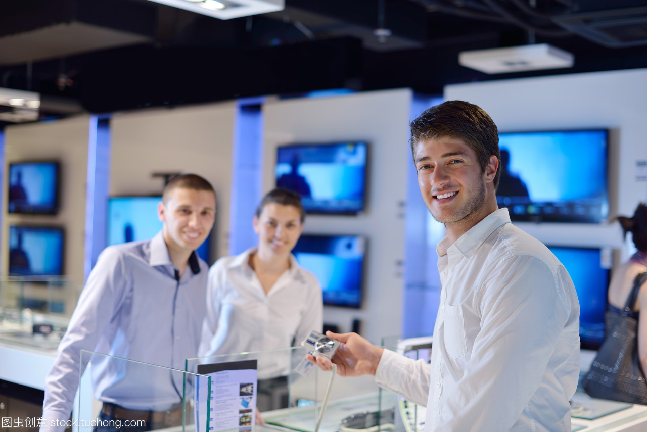 電子產(chǎn)品銷(xiāo)售場(chǎng)景 從零售店到家庭科技的喜悅